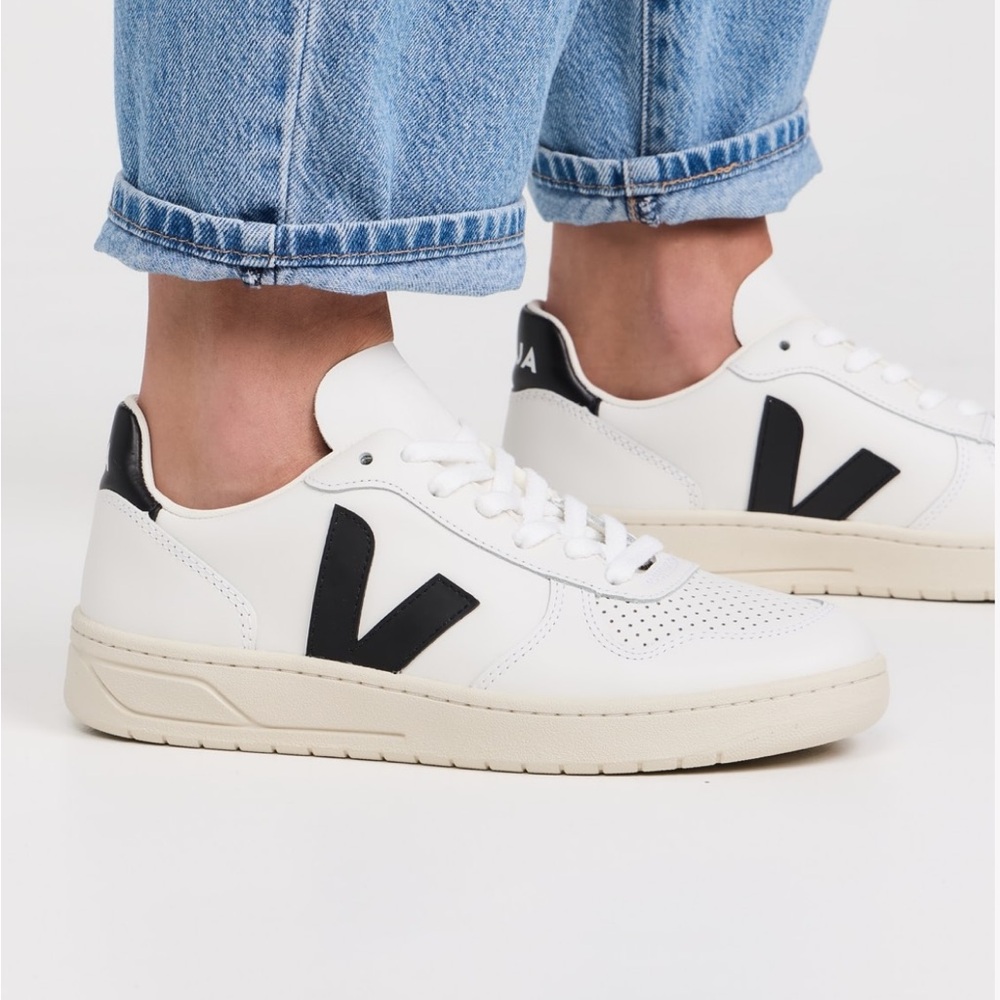 Veja V-10 Lace Up Sneakers - 38